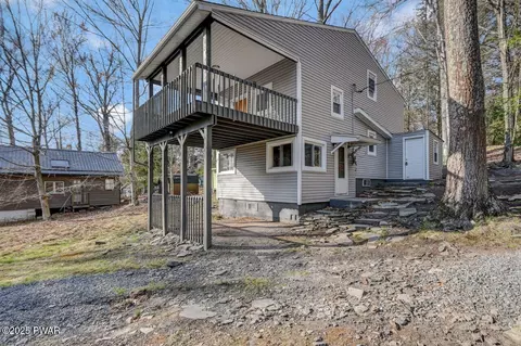 110 Maple Dr, Greentown, PA 18426
