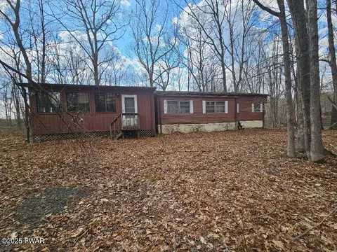 141 Galahad Rd, Greeley, PA 18425