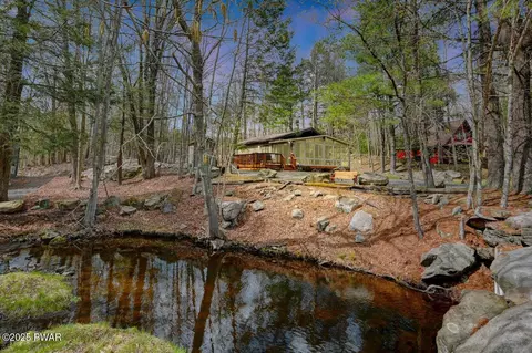 17 Cliffwood Rd, Lake Ariel, PA 18436