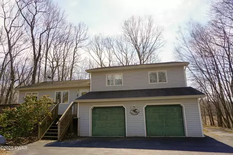 102 Hawk View Ct, Milford, PA 18337