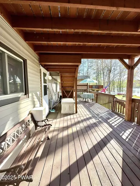 125 E Shore Dr, Dingmans Ferry, PA 18328