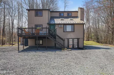 7 Hawk Mew Cir, Lake Ariel, PA 18436