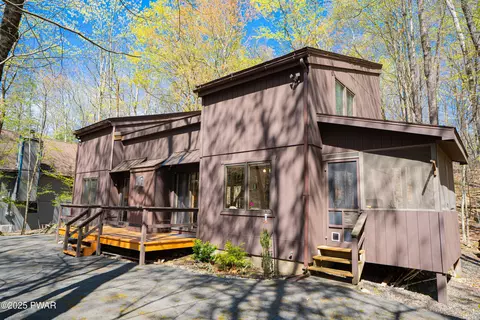95 N Fairway Dr, Lake Ariel, PA 18436