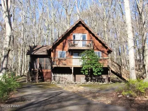 813 Dogwood Ct, Lords Valley, PA 18428