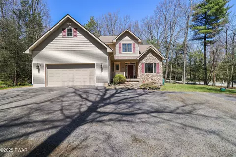 43 Spring Brook Cir, Lakeville, PA 18438