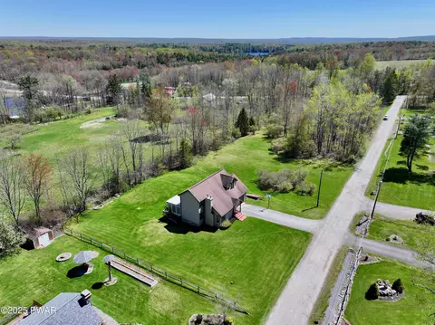 26 Lake View Dr, Lake Ariel, PA 18436