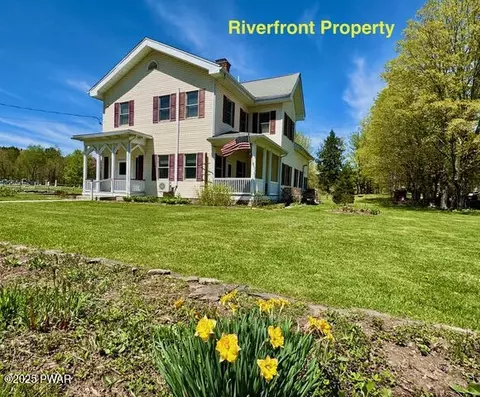 962 Creek Dr, Prompton, PA 18456