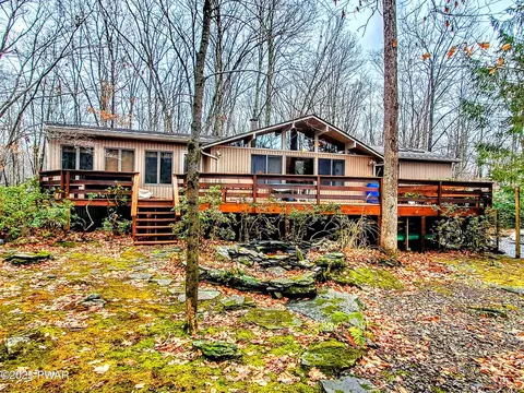 130 Willow Dr, Lords Valley, PA 18428