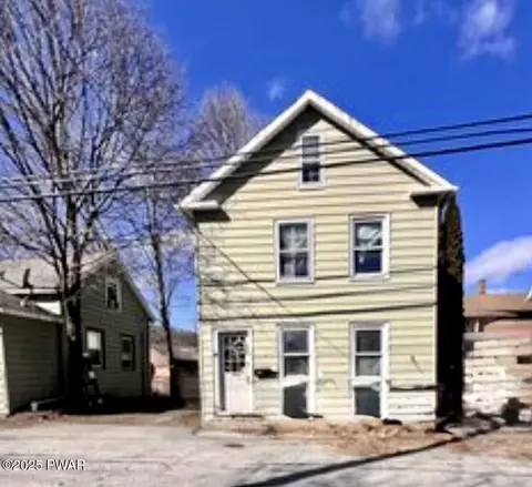303 High St, Honesdale, PA 18431