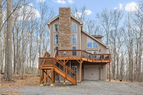 266 W Lakeview Rd, Lackawaxen, PA 18435