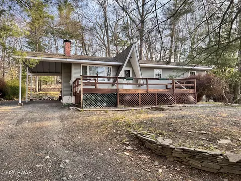 236 Mountain Lake Dr, Dingmans Ferry, PA 18328
