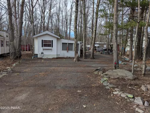 3431 Dakota Ln, Shohola, PA 18458