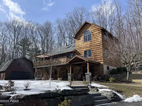 72 Boulder Point Rd, Lakeville, PA 18438