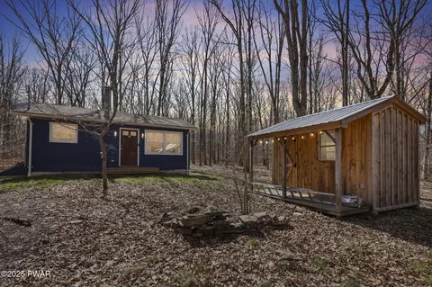 117 White Oaks Rd, Beach Lake, PA 18405