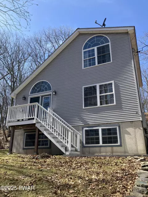 121 Sunset Dr, Milford, PA 18337