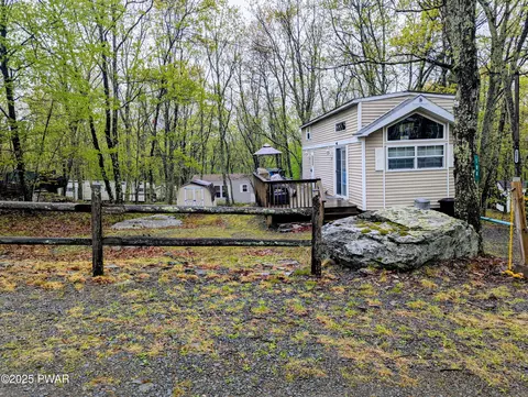 104 Badger Ln, Shohola, PA 18458