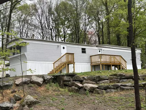 126 Middle Rd, Greentown, PA 18426