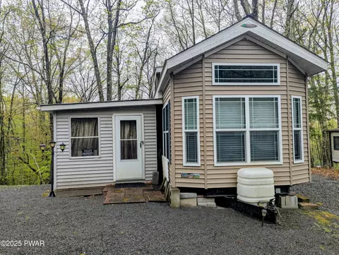 313 Shohola Ln, Shohola, PA 18458