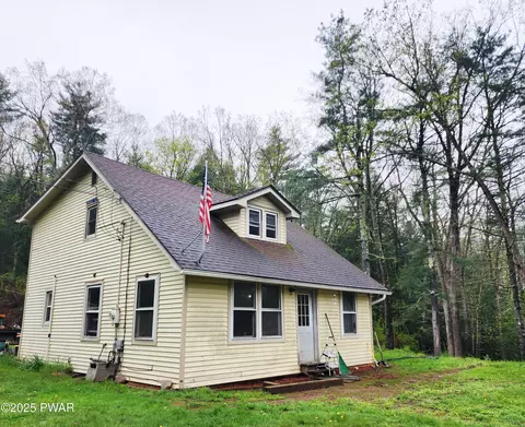 134 Greeley Lake Rd, Greeley, PA 18425