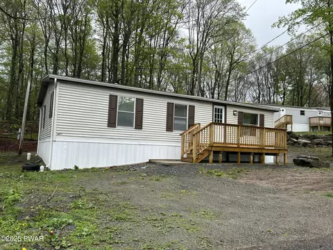 106 York Dr, Greentown, PA 18426