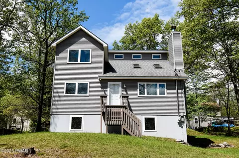 139 Westwood Dr, Dingmans Ferry, PA 18328