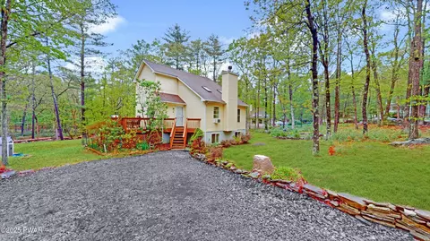 110 Stag Ln, Dingmans Ferry, PA 18328