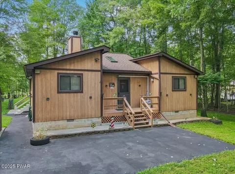 29 Black Bear Rd, Lake Ariel, PA 18436