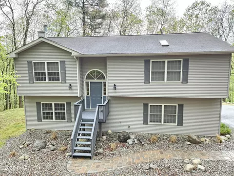 170 Apple Dr, Milford, PA 18337