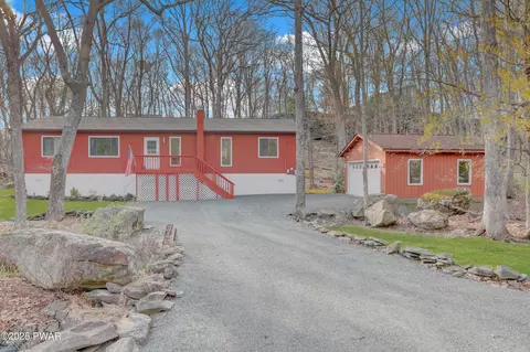 208 Comstock Dr, Lords Valley, PA 18428