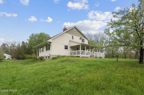 2516 Easton Tpke, Waymart, PA 18472