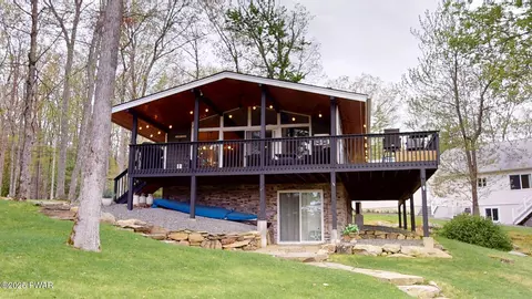 144 W Shore Dr, Milford, PA 18337