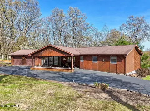 140 Poplar St, Lakeville, PA 18438