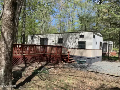 136 Birchy Brook Dr, Milford, PA 18337