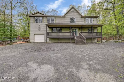 110 Heritage Dr, Lackawaxen, PA 18435