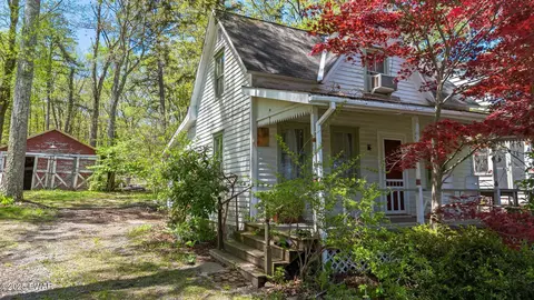 292 Rt 590, Greeley, PA 18425