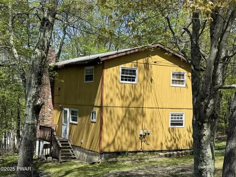 103 Stonehenge Rd, Milford, PA 18337