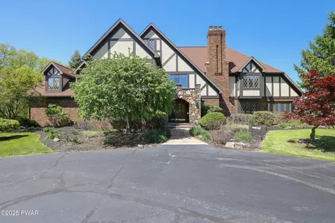 555 Valley View Rd, Dallas, PA 18612