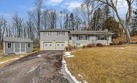 103 Buckhill Ln, Waverly, PA 18471