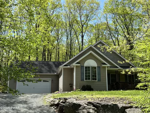 111 Bluestone Dr, Lords Valley, PA 18428