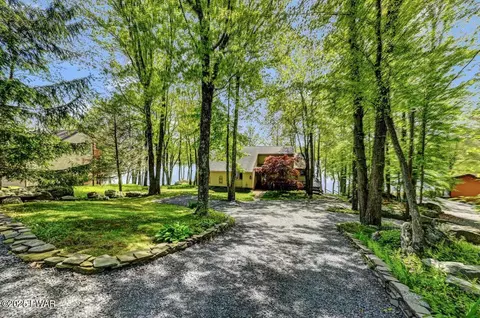 33 Rockpoint Ct, Lake Ariel, PA 18436