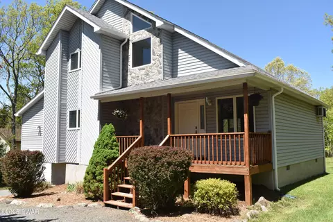 106 Fetlock Dr, Lords Valley, PA 18428