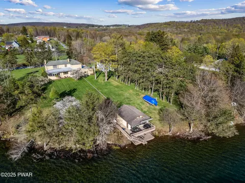 343 Crystal Lk, Carbondale, PA 18407
