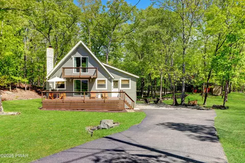 122 Oxford St, Bushkill, PA 18324