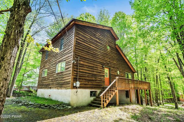 10 Sandy Ct, Lake Ariel, PA 18436 | MLS# 251417 | 52 Photos - Movoto