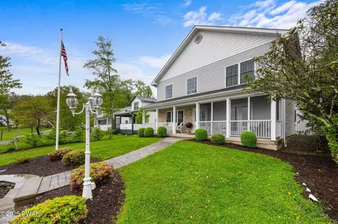 121 Island View Dr, Lake Ariel, PA 18436