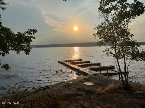 128 Timber Ln, Tafton, PA 18464