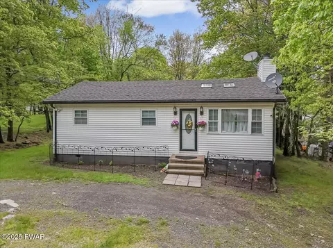 147 Spring Dr, Dingmans Ferry, PA 18328 photo 7