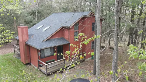 109 Arrowhead Dr, Newfoundland, PA 18445
