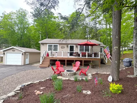 1039 Rolling Hills Dr, Lake Ariel, PA 18436