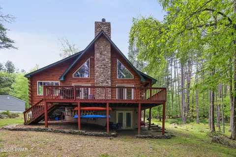 102 Bugle Ct, Lackawaxen, PA 18435